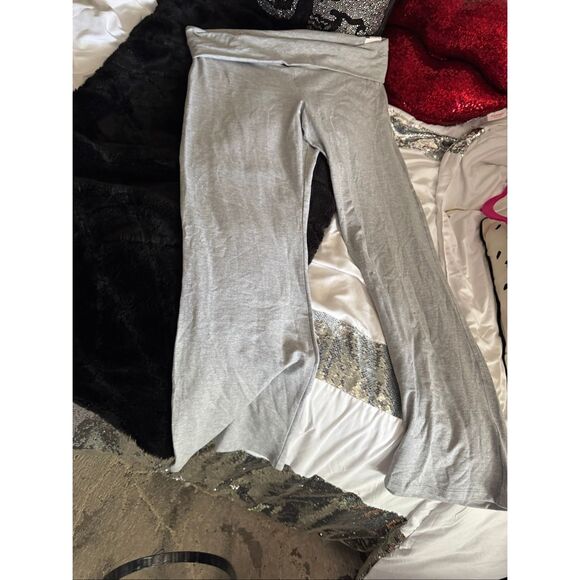 VS PINK valentines im extra grey red  flare yoga leggings pants xxl/2xl NwT - Picture 7 of 8